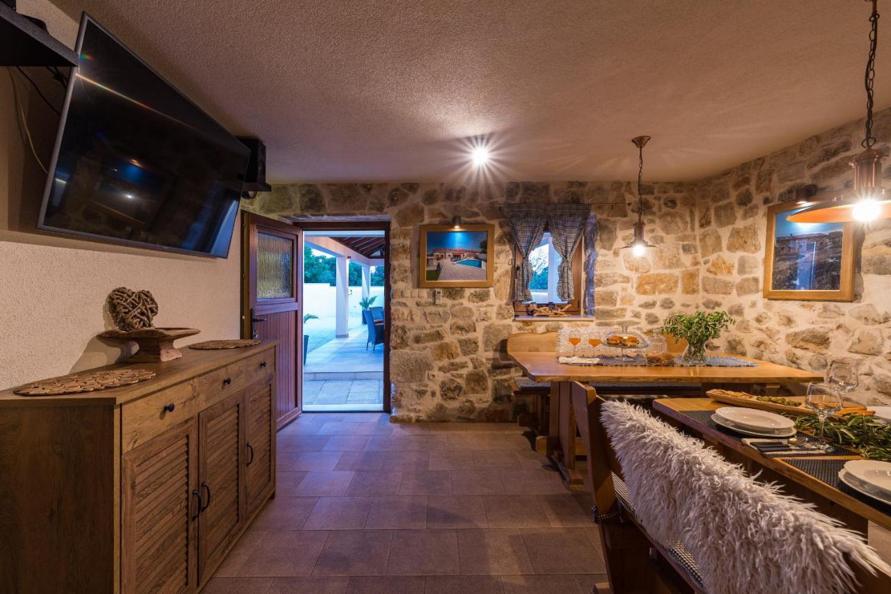 Stone Villa Miandri Sukosan Bagian luar foto